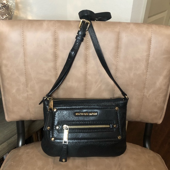 Michael Kors Handbags - Michael Kors Crossbody in Black